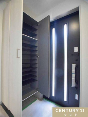  ̂[͉Ƒ̐ľCՂƎ[ł܂B
ƕЕtւł͉ƑŌC𗚂Ao邱Ƃł܂B