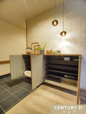  Oς`ꂽfUCɓꂳꂽւ́AAɂ͈炬ꂻłˁB
[̏ɏuΉ؂₩oł܂B