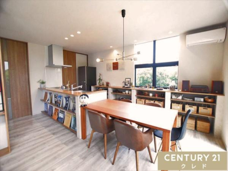 Lb` ΖʎLb`́AƑQXgƉby݂Ȃ痿ł܂BJArOƂȂ邱ƂŁAȂR~jP[VyށAƑJ[܂Ԃ񋟂܂B