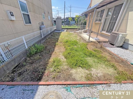  A͂Ȃǐg߂ɗ΂y߂邨낪܂B
G߂ƂɕωA𒭂߂Aqlybg̗VяƂĂp܂B