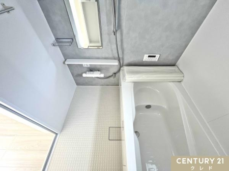  oX[B藁ň̔ZbgB
CƗg[@tŃJr}Ɠ~̓KłB

