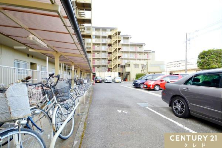  ~nɂ͎ԎI΂Ȃʃ^Cv̒ԏꂪ܂B󂫏󋵗vmF
iz5000~j
܂A֏ɂ͉tĂ̂ŉJ̓SłB