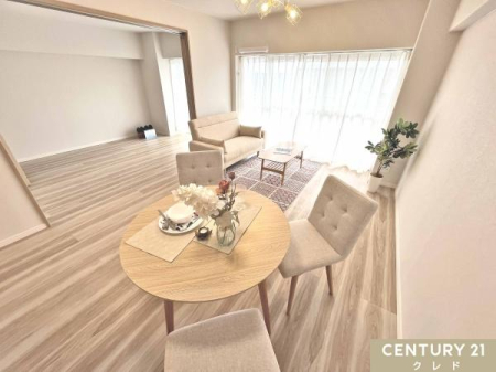 rO y13.9LDKz
oRj[_炩Ȍޖ邢LDKB
א6.3̈˂J΁A20̂ƂԂɁBƑ◈qJIɉ߂܂B