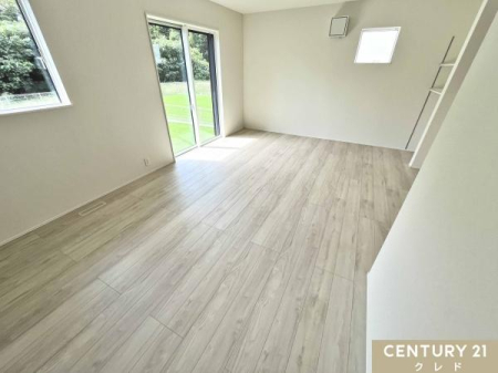 rO y17.5LDKz
3ʍ̖̌邢17.5LDKBΖʃLb`ŉbe݁A|o̐ɂ͍LB
JƉƎ̗ǂ͂łB

