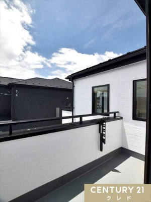 �o���R�j�[ �삩��̐S�n�悢�z�˂��Ƒu�₩�ȕ�����������J���I�ȃo���R�j�[�B
�����͂����Ղ�̌����������݁A�����󕨂��C�����悭�������܂��B