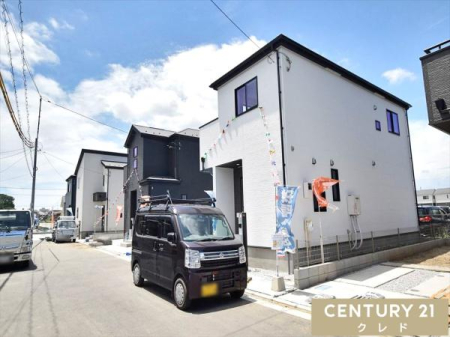 �O�ʓ��H�܂ތ��n�ʐ^ ��z���w�Z�c�k��15���A�}�~�[�}�[�g�c�k��10���I
���q�l�̒ʊw����X�̂����������֗��ŁA�q��Đ���ɂ����ꂵ����炵�₷���Z���ł��B