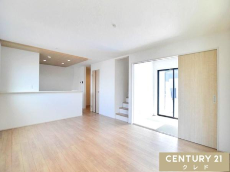 ���r���O �yLDK16���z
��؂ȉƑ����W�܂邩�炱��������肽���ꏊ�B
�y�����H���Ɖ�b���n�܂�ꏊ���؂ɂ����f�G�ȏꏊ�ƂȂ��Ă��܂��B