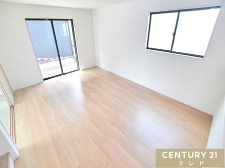 ���r���O �yLDK16���z
��ʂɑ���݂������r���O�E�_�C�j���O�́A���邢���������Ղ�Ɠ��鋏�S�n�̗ǂ��X�y�[�X�ɁB
���Ƒ��݂�Ȃ����R�̂ŐS�n�ǂ��߂������Ƃ��ł��܂��B