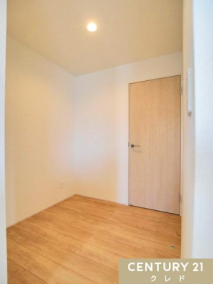 ���[ �y�p���g���[�z
���I�t���̃p���g���[�Ŏ��[�̓A�b�v�I
�����u���̐H�i����p�i�A�������̃X�g�b�N�ȂǁA�X�b�L�������ł��ăL�b�`���܂�肪���K�ɕۂĂ܂��B