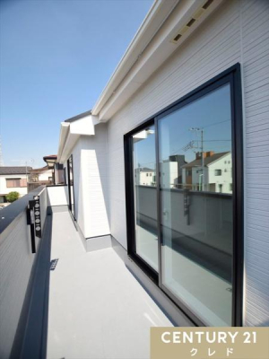 �o���R�j�[ �삩��̐S�n�悢�z�˂��Ƒu�₩�ȕ�����������J���I�ȃo���R�j�[�B
�����͂����Ղ�̌����������݁A���󕨂��C�����悭�������܂��B