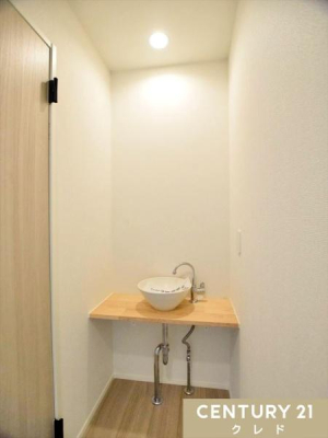 ���ʑ�E���ʏ� �Ƒ��̐��������ɔz������2�K��􂢏�B
��Ԃ̎�􂢂₿����Ƃ����g�x�x�ȂǁA���X�̂�����Ƃ������삪�����K�ɁB