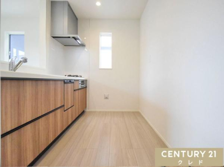 �L�b�`�� �L�b�`���͑�l2�l������ł���Ƃ�̂���L���ŁA�����̉Ǝ��̎��Ԃ����K�ɁB
���q���܂́u����Ă݂����I�v�ɂ��A�Ί�ŉ��������Ȃ��Ԃł��B