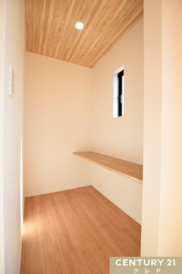 [ ym8.7@JE^[z
JE^[̓e[NǏA̍ƃXy[XƂĂ֗BԂ߂ԂłB