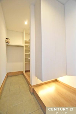  _炩ȊԐڏƖ̌ɏƂ炳ꂽ̂錺ցB
փz[͂Ƃ肪AC̒Eו̎^тyI
SICƃV[Y{bNXݒuĂ܂B