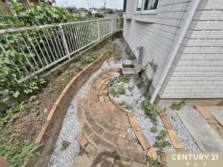  ̃Xy[X̂ŋG߂̖؁AԂȂǂ̃K[fjOXy[XƂĂp܂I
sȓ_͂ǂȍׂȂƂłCyɂkI