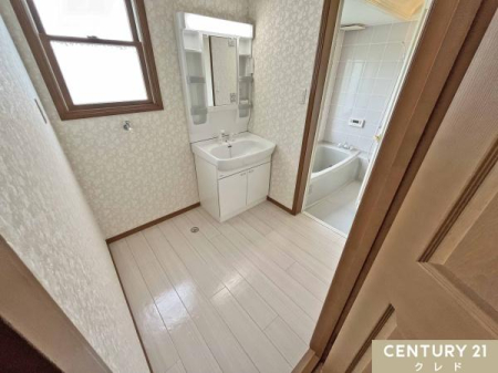 ʑEʏ ypE_[[z
Ɋ3ʋϑłB
̗[Xy[XɂȂĂ菬^̃hC[≻ϕi[͂Ղ育܂B