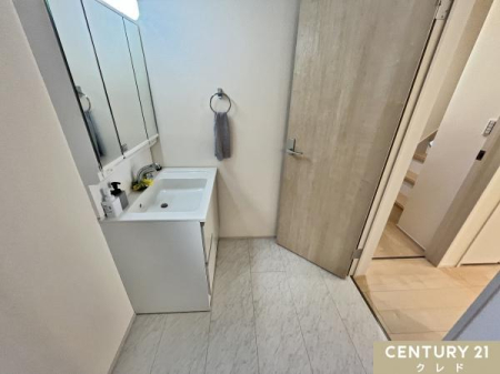 ʑEʏ 1؂̐ʎ͈ߗނ̒EȒPɍsLB
[LxȃV[t̐ʑ́AƎmۂʎɂƂvXBm̂ʎōς܂邱Ƃł܂B