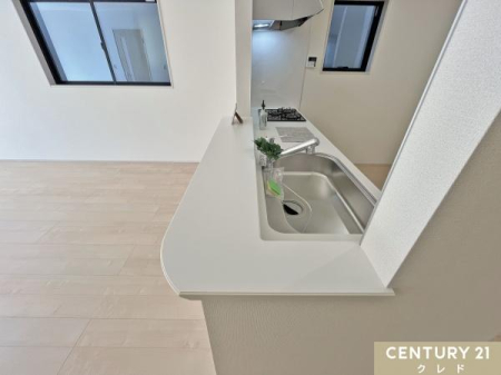 Lb` ΖʎLb`́AƑQXgƉby݂Ȃ痿ł܂BJArOƂȂ邱ƂŁAȂR~jP[VyށAƑJ[܂Ԃ񋟂܂B