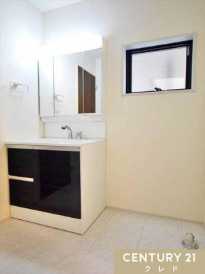 ʑEʏ [LxȎOʋϑIU炩肪ȃACeڂł܂B
ʎɂ̂ŁACオ̂CȂǂCo܂B