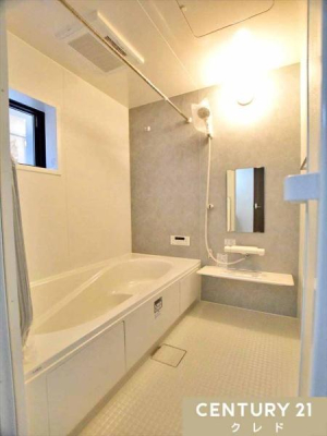  Snǂ؃^CṽoX[B
ߐʂ̂x`tłB
g[@h[pCvtňV̓ԕ̋G߂łSĊ܂B