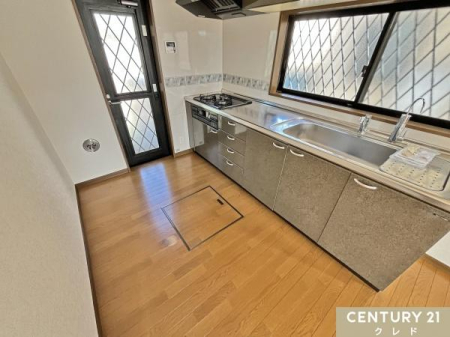 Lb` tH[ŐVKς݂̃LCȕgpł܂B
WĂłǕt^CṽLb`łB
rOA_CjOƈ̉Lb`͂̍ۂX[YȔzVЕtł܂B