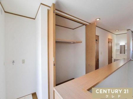 [ yL[z
L[́Ae̐ڂT|[gǍɂ𗧂֗ȃXy[XłB
ՕĩXgbN|piAGߊỎƓd̎[Ȃǂɂg܂B