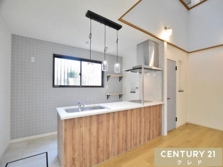 Lb` ؖڒ̃JE^[fނ݂̉ΖʎLb`̓tH[ŐVKς݁B
R~jP[VƂȂX[YȔzVЕtł܂B