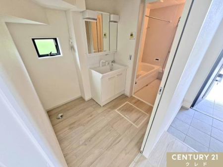 ʑEʏ yVv[hbT[z
oĎgV[ŁAȂql̎􂢂AZ̐ENNB