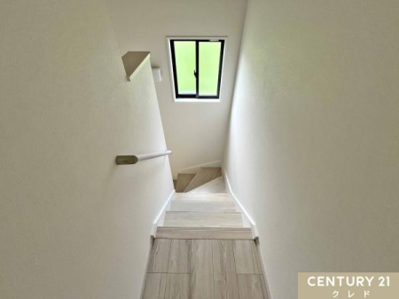 ̑ Ԃ͎RŏƂ炳AƑ̏艺DĂ閾邢KiB
肷tŏȂql₲Nz̕ɂSłB