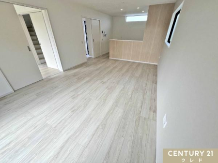 rO yLDK17z
ƋuĂƂLB
DȃCeAɈ͂܂ꂽZԂŖȂƑƂ̎ԂނƂł܂B