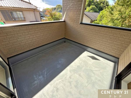 oRj[ ŗzǍDȃCi[oRj[B
tŋ}ȉJł󕨂GɂAe[uuĂ났Xy[XƂĂpł܂B