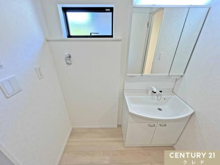 ʑEʏ [͂̂3ʋϑB
ɂ͏𐮗łA܂܂ȊpxwAX^CmFł̂ŁȀX[YłB