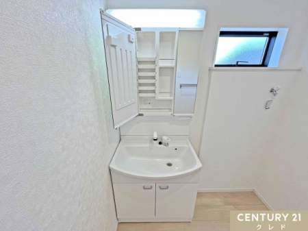 ʑEʏ [͂̂3ʋϑB
ɂ͏𐮗łA܂܂ȊpxwAX^CmFł̂ŁȀX[YłB