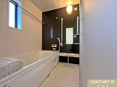  1̔ĂoX^CLӋ`ɁcB
Cg[@ƃh[pCvtŁAJ̓ԕ̋G߂SĐ󕨂܂B