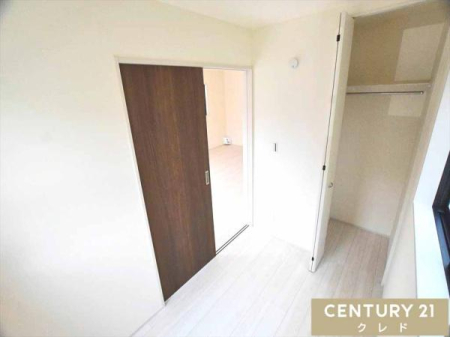 �m�� �y1�K3���m���z
3���m����1�K�Ƀ��C�A�E�g�B2�ʍ̌��ŕ��ʂ����ǂ��A�����ˍ̗p�ŊJ�����ꏊ�����܂���B�N���[�[�b�g�����̂��߁A���[�N���[���E�Ǝ����E�[�˂ȂǑ��ړI�Ɋ��p�ł��܂��B