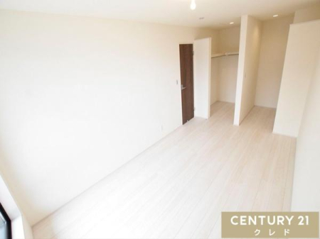 �m�� �y9���m���z
�������9���̎�Q���B�x�b�h2��{�T�C�h�e�[�u����u���Ă��ʘH���m�ۂł��A�ݑ�[�N�p�̃f�X�N���u����L���B�񂩏��̃I�[�v���N���[�[�b�g�ňߗނ����n���₷���A���̎x�x���X���[�Y�ł��B