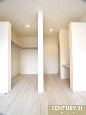 ���[ �y9���m���z
9���m���ɂ́A���E�ɕ������I�[�v���N���[�[�b�g�Ɖ��I������A�|����E��ނ������悭�����B���n���₷�����o���₷���̂ŁA�����̎x�x���X���[�Y�ɂȂ�܂��B