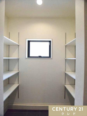 ���[ �y�V���[�Y�C���N���[�[�b�g�z
�y�ԑ�����SIC�́A�C�͂������P��x�r�[�J�[�A�A�E�g�h�A�p�i�̕ۊǂɍœK�B���I�Ń����O�u�[�c������������܂�A�����Ŏ��C�𓦂����Đ����ɕۂĂ܂��B