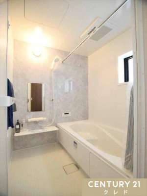 ���� ���邢�A�N�Z���g�p�l�����f����o�X���[���B���������@�E�������o�[�E���C��������A�J�V���̃����h���[�ɂ��Ή��B�ǂ������@�\�ł��ł����K�ȃo�X�^�C�����B