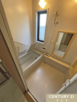  ͈̔ԂɓK͋CB
̑O̍̕LJE^[ɂ́AVv[⃊X̃{gȂǂƎ[܂B