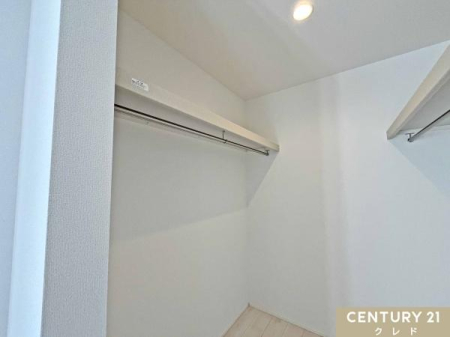 ���[ �y�m��8���@WIC�z
�V�[�Y�����̃A�E�^�[���珬���ނ܂ŁA�m���D���ɂ͊������\���ȍL���I
�ߗނ������Ղ���[�ł���̂ŁA�����̂��m���I�т��y���݂ɂȂ肻���ł��ˁB