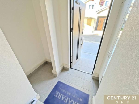 ���[ �y�V���[�Y�N���[�N�z
�A�E�g�h�A�p�i��X�|�[�c�p�i�ȂǁA�y���ꂪ�C�ɂȂ�A�C�e�����X�b�L�����[�\�B
�����Ɏ������݂Â炢�����܂Ƃ߂Ă��܂���֗��ȃX�y�[�X�ł��B