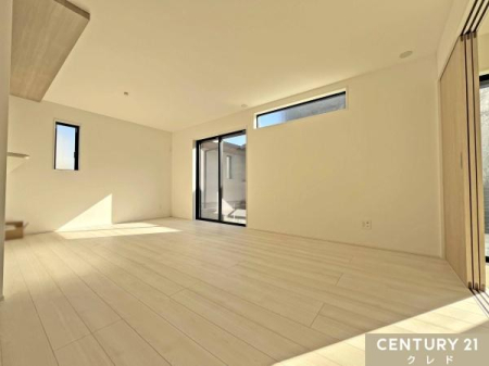 ���r���O �yLDK16���z
�쑤�ɊJ������݂������r���O�́A���邢���������Ղ�Ɠ��鋏�S�n�̗ǂ���ԁB
���Ƒ��݂�Ȃ����R�̂ŐS�n�ǂ��߂������Ƃ��ł��܂��B