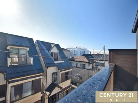 Z˂̒]ʐ^ 3K̃oRj[́AzEʕE]ƂɗǍDB
ꂽɂ͐󂪍LASn悢ɕ܂ȂAƂԂ߂܂B