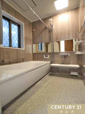  1̔ĂoX^CLӋ`ɁcB
Cg[@ƃh[pCvtŁAJ̓ԕ̋G߂SĐ󕨂܂B