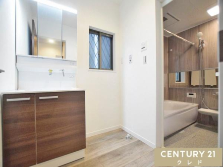 ʑEʏ [͂̂3ʋϑB
ɂ͏𐮗łA܂܂ȊpxwAX^CmFł̂ŁȀX[YłB