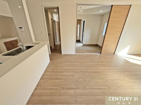 rO yLDK18z
e̋ԂƂȂ}`GgX̓rOɊJvXB
2̌ւƂĉƑו̏oɂ􂷂VE2WAY̓ɂgpł܂B