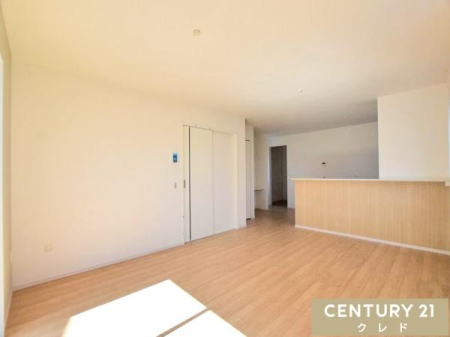 ���r���O �yLDK18.6���z
�Ƌ��u���Ă���Ƃ����������L���B
���D���ȃC���e���A�Ɉ͂܂ꂽ�Z��ԂŖ�����Ȃ���Ƒ��Ƃ̎��Ԃ���ނ��Ƃ��ł��܂��B