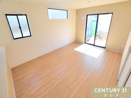 ���r���O �yLDK18.6���z
�쑤�ɊJ������݂������r���O�́A���邢���������Ղ�Ɠ��鋏�S�n�̗ǂ���ԁB
���Ƒ��݂�Ȃ����R�̂ŐS�n�ǂ��߂������Ƃ��ł��܂��B