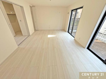 rO yLDK17.75z
쐼ɊJ݂rÓA邢ՂƓ鋏Sn̗ǂԁB
Ƒ݂ȂR̂ŐSnǂ߂Ƃł܂B